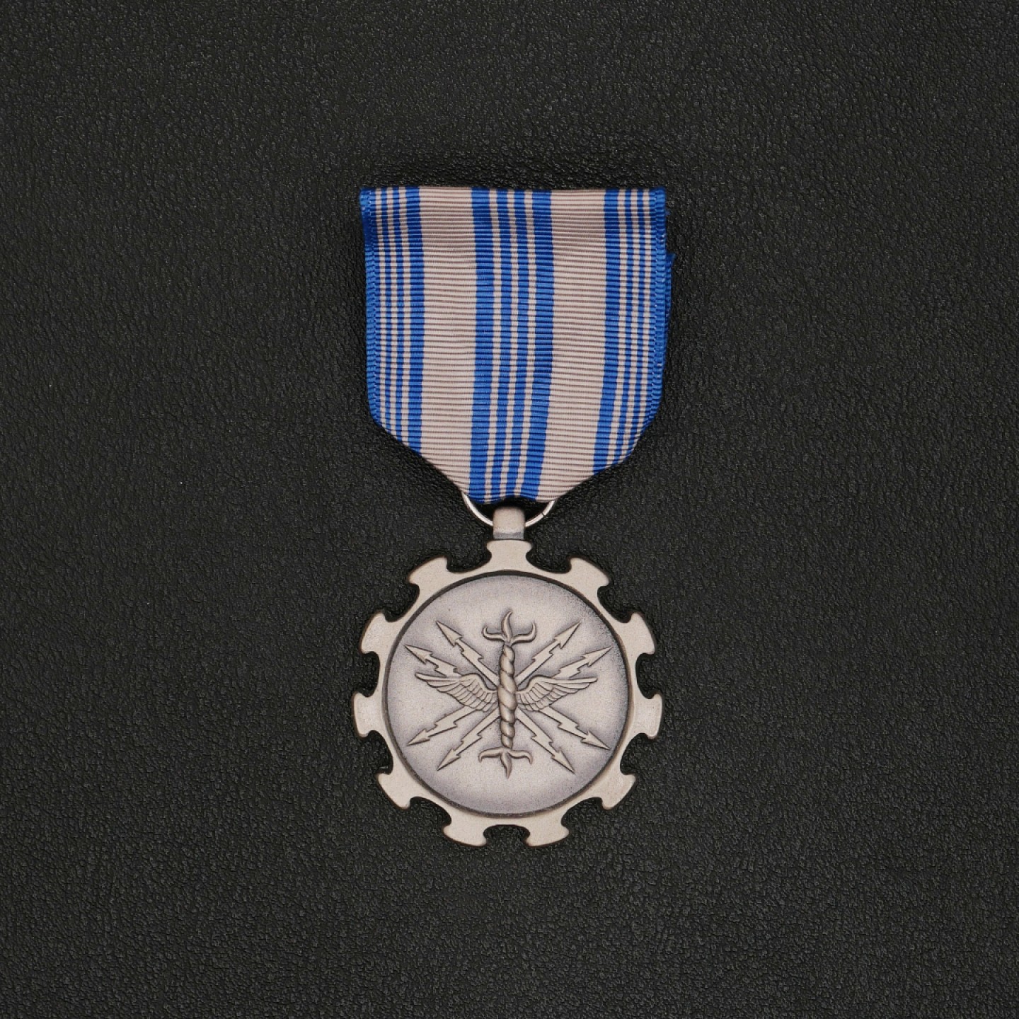 勋章奖章交易所11月26日拍卖 美国空军成就奖章