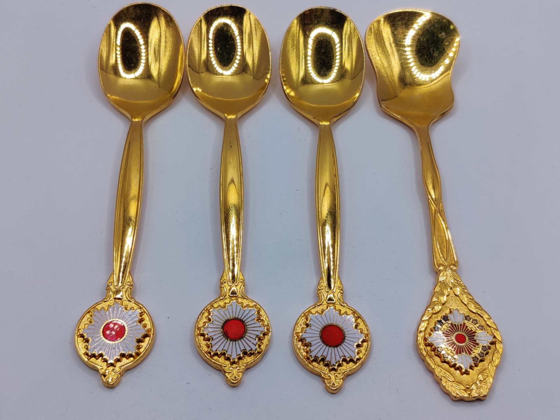 全场0元起拍 第17期 咸鱼国勋章拍卖专场 11月27日（周日）下午6：00开始 日本叙勋纪念餐具一套 尚美堂制 七宝烧工艺