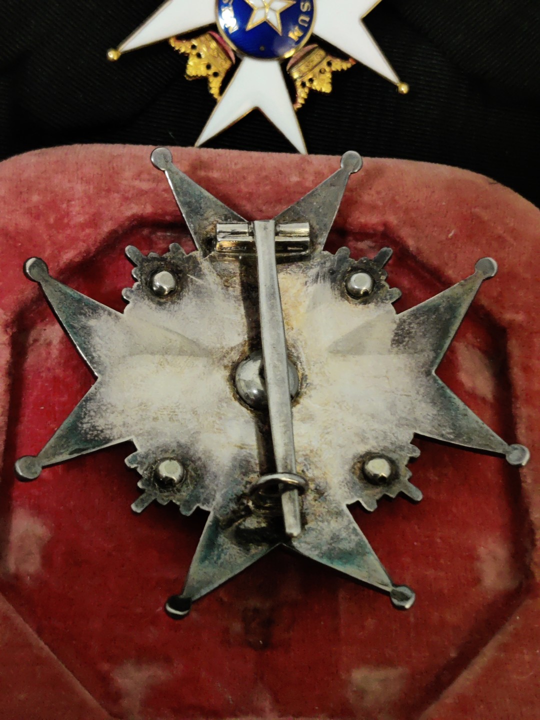 全场0元起拍 第17期 咸鱼国勋章拍卖专场 11月27日（周日）下午6：00开始 瑞典大十字級北極星勳章大綬第三版魚鱗版銀質琺瑯