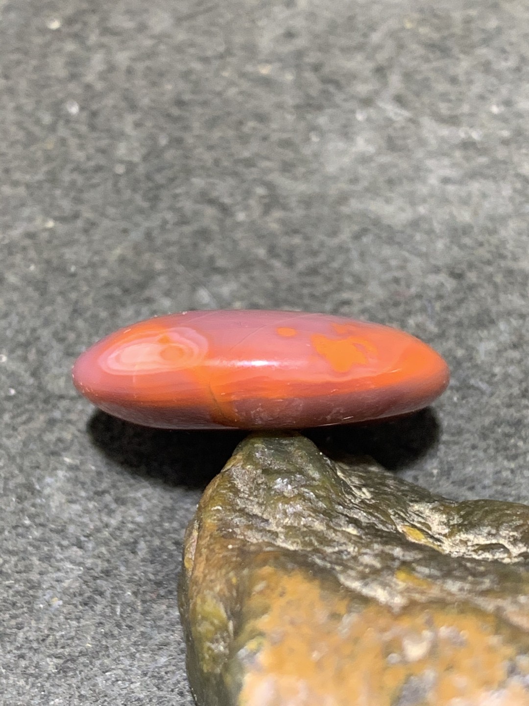 精美川料南红玛瑙平安扣一个，