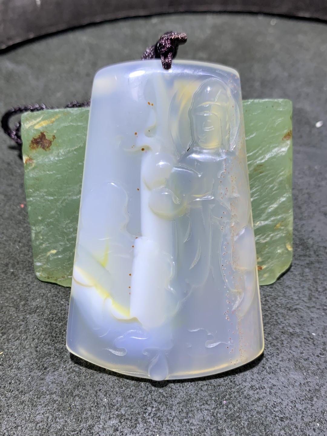 精美天然马达加斯加飘朱砂玛瑙雕刻观音菩萨牌子一个，