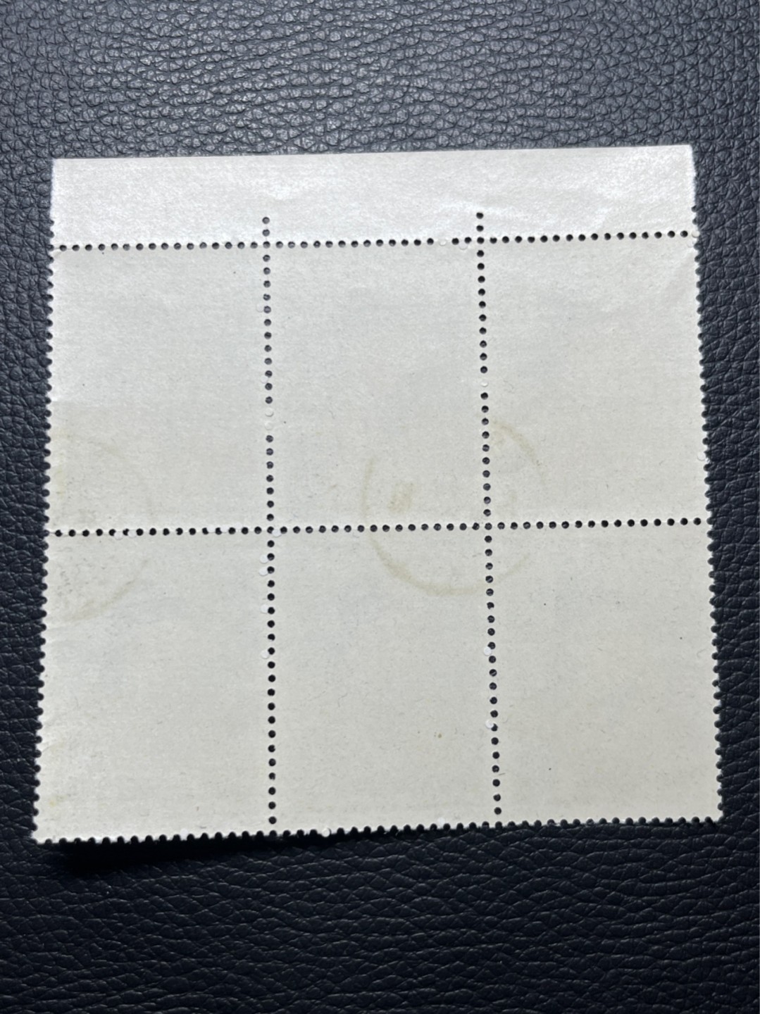 洪涛臻品批发群  精选邮票限时拍卖第九十三期 纪92古科  8-3盖销  数字厂名6连一组，几乎全品，轻微软印。解放初的经典票，整版撕开，面艳胶白，票挺洁净，齿孔完美，收藏评级两相宜。老纪特的版票资源十分稀缺难寻，机会来临时必须抓住。