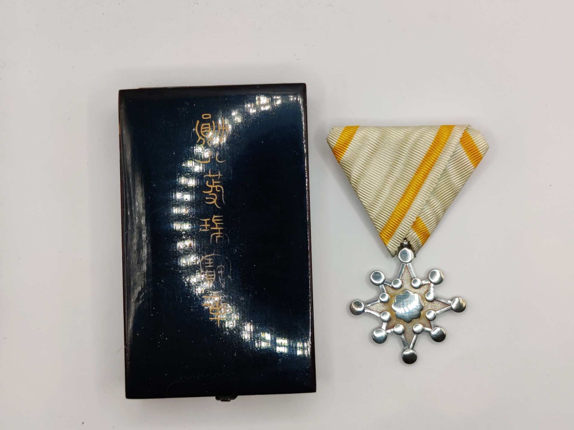 全场0元起拍 第17期 咸鱼国勋章拍卖专场 11月27日（周日）下午6：00开始 美品 日本明治时期 八等瑞宝章 纯银制