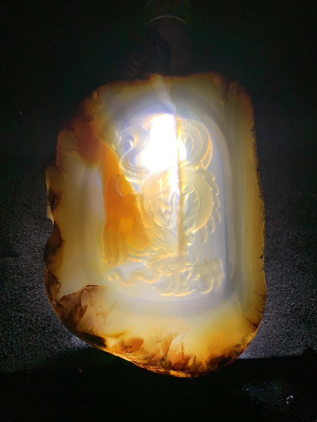 重器天然马达加斯加原皮玛瑙雕刻大龙牌子一块