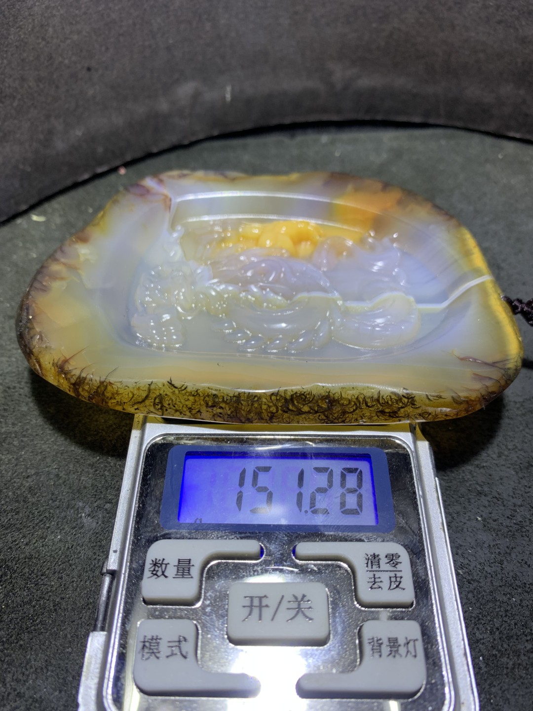 重器天然马达加斯加原皮玛瑙雕刻大龙牌子一块