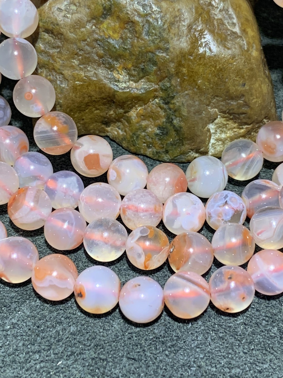 川料南红玛瑙荔枝冻飘红多圈手串一条， 川料南红玛瑙荔枝冻飘红多圈手串一条，