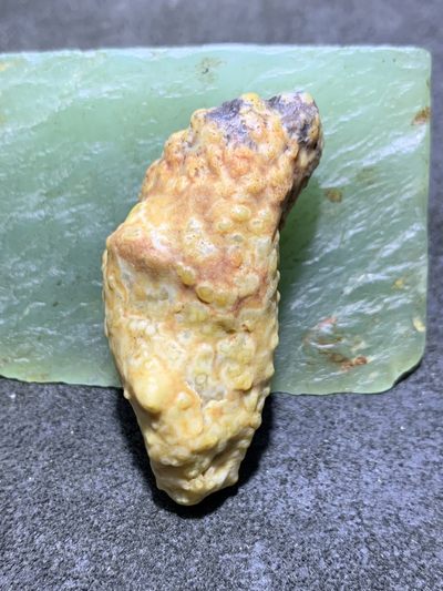 精美阿拉善高玉化地表鱼籽纹筋脉石原石一颗， - 精美阿拉善高玉化地表鱼籽纹筋脉石原石一颗，