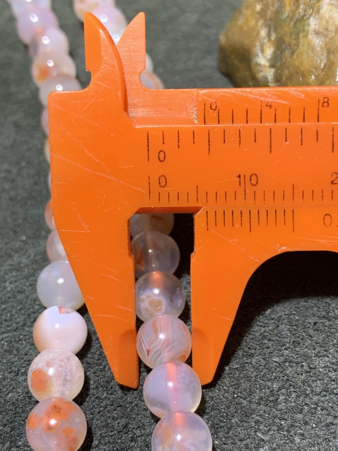 川料南红玛瑙荔枝冻飘红多圈手串一条， 川料南红玛瑙荔枝冻飘红多圈手串一条，