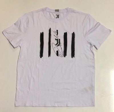 零元拍：C罗亲笔签名尤文图斯时期官方主场训练生活T恤，比曼联时期给力多了，衣服漂亮签的也漂亮！ - 零元拍：C罗亲笔签名尤文图斯时期官方主场训练生活T恤，比曼联时期给力多了，衣服漂亮签的也漂亮！