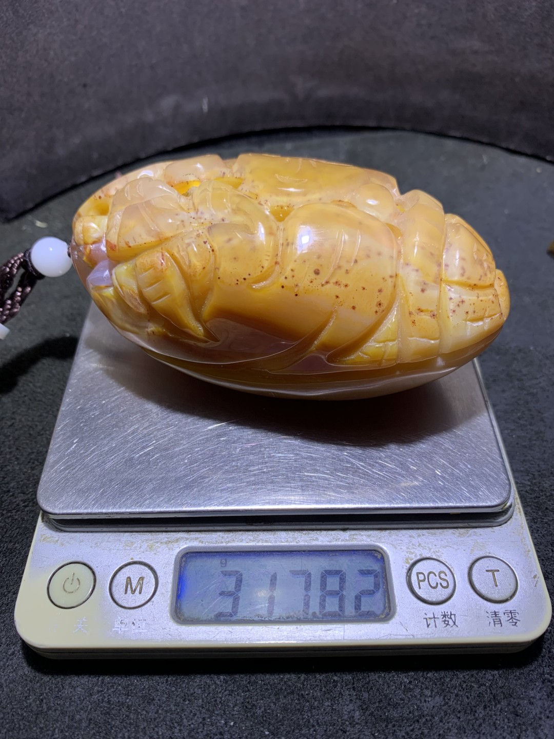重器天然马达加斯加冰透高玉化朱砂点玛瑙镂空雕刻招财貔貅把件一个，