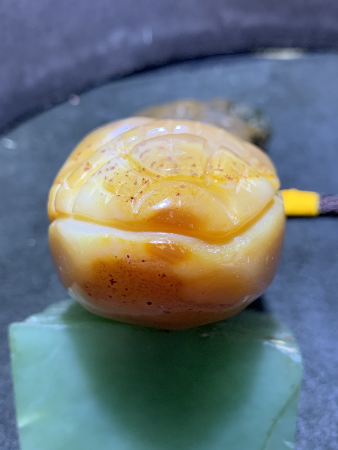 重器天然马达加斯加冰透高玉化朱砂点玛瑙镂空雕刻招财貔貅把件一个，