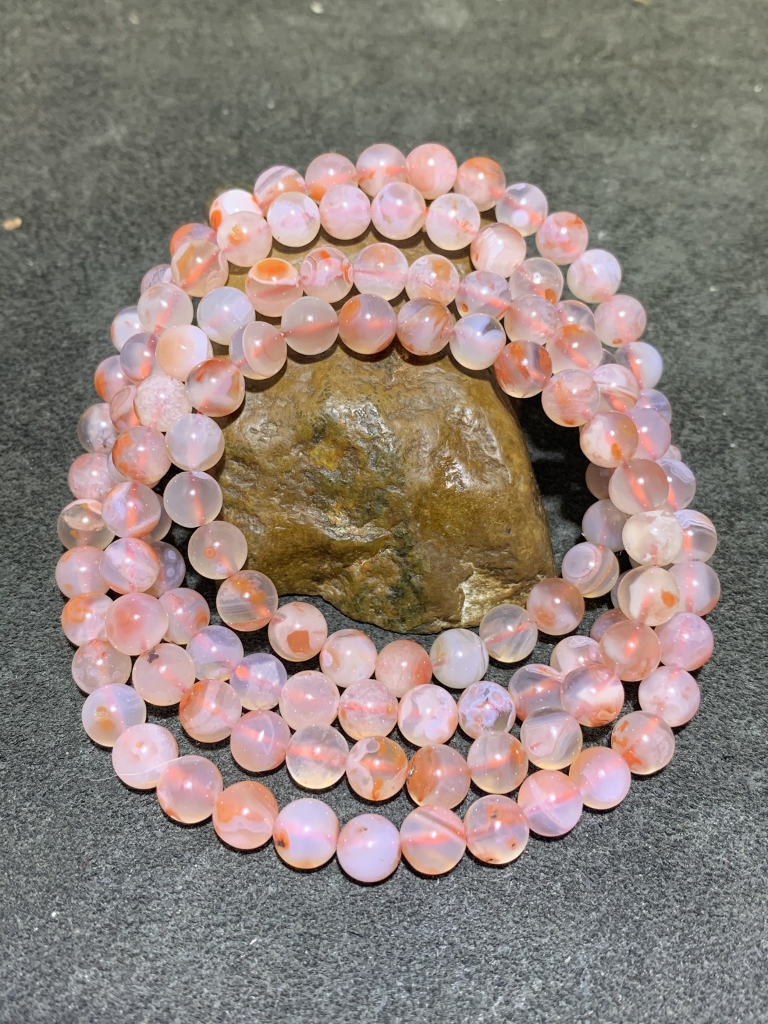 川料南红玛瑙荔枝冻飘红多圈手串一条， 川料南红玛瑙荔枝冻飘红多圈手串一条，