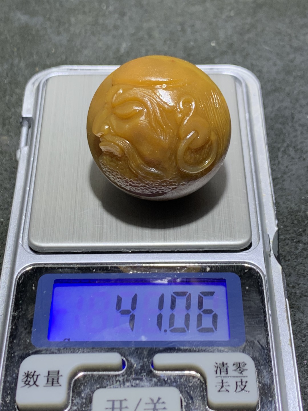 精美冰飘亚光战国红玛瑙雕刻达摩祖师大圆珠一个，