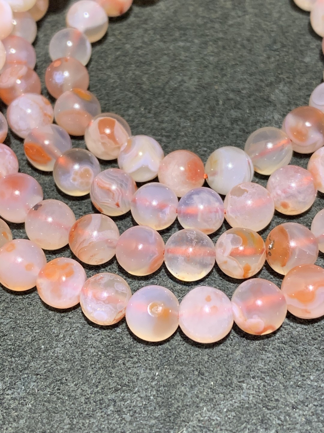 川料南红玛瑙荔枝冻飘红多圈手串一条， 川料南红玛瑙荔枝冻飘红多圈手串一条，