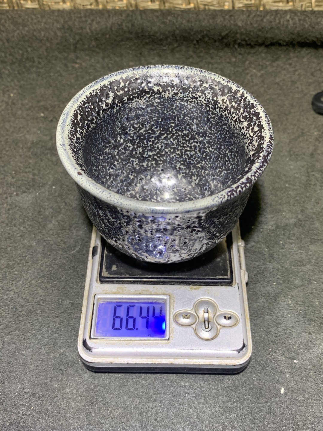 精美茶盏一只！