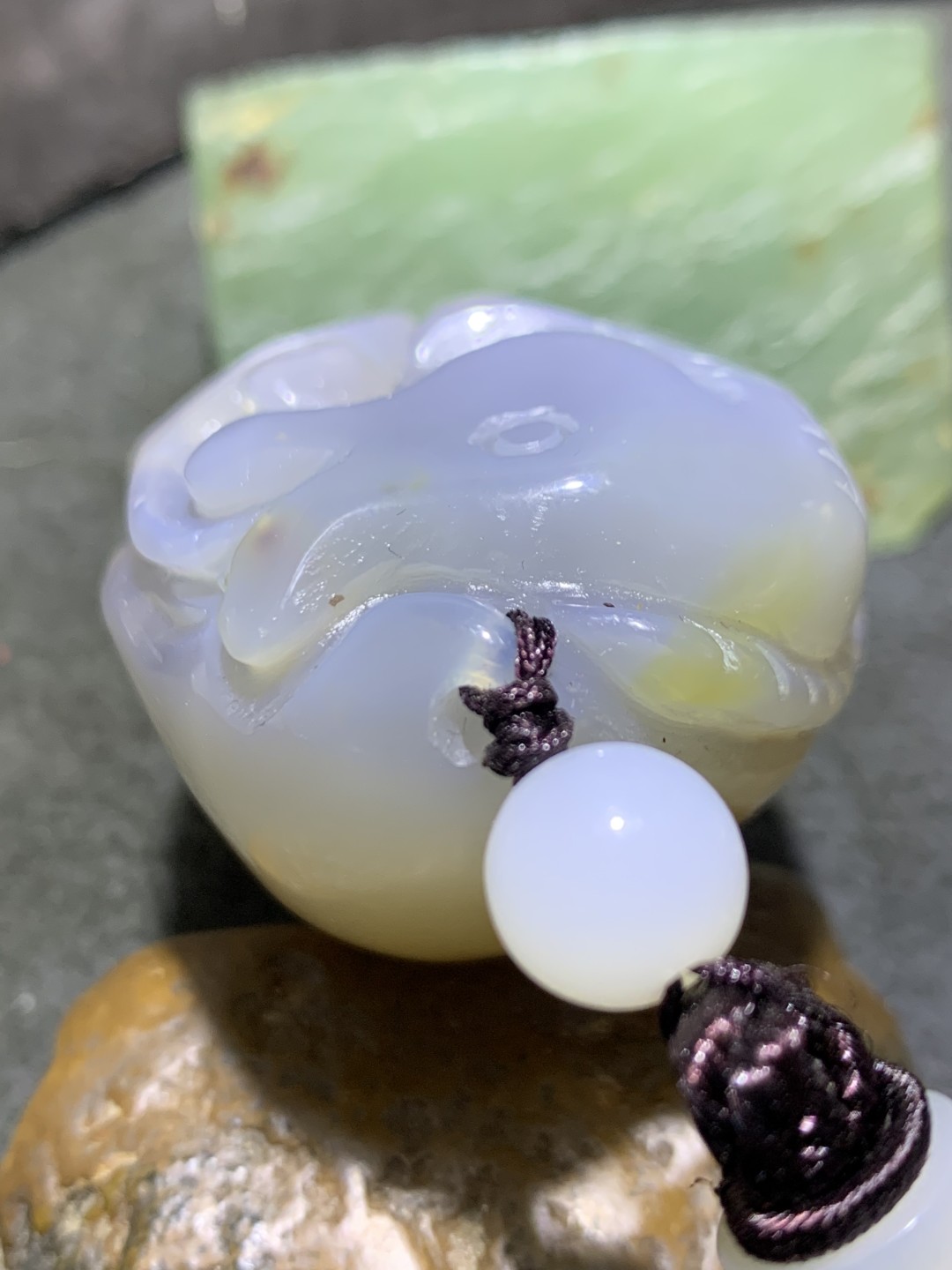 重器天然马达加斯加原皮草花纹玛瑙镂空雕刻年年有余把件一个