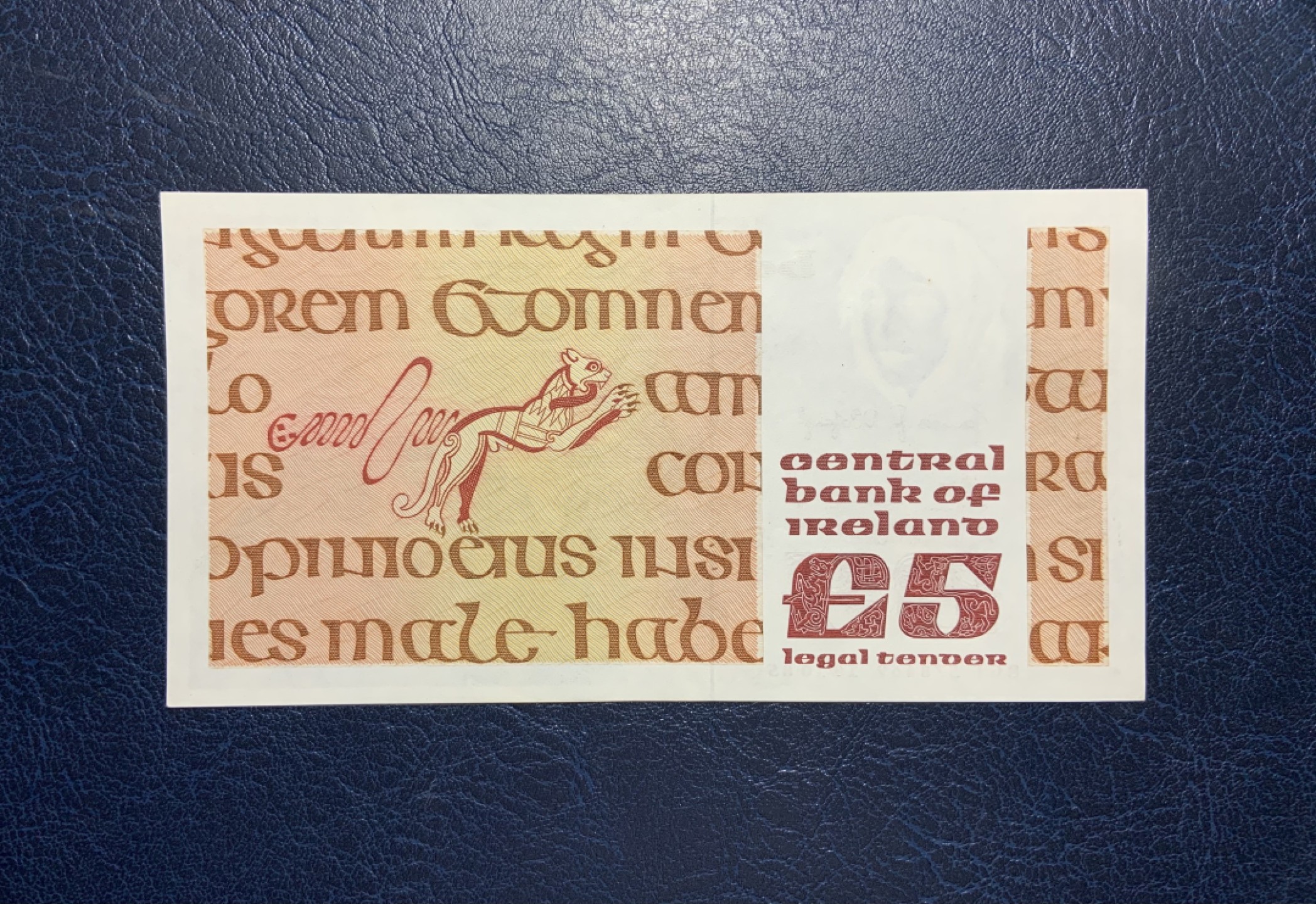 收藏联盟Quantum Auction 第212期拍卖  爱尔兰1985年5镑 品相UNC 边角微瑕 如图所示