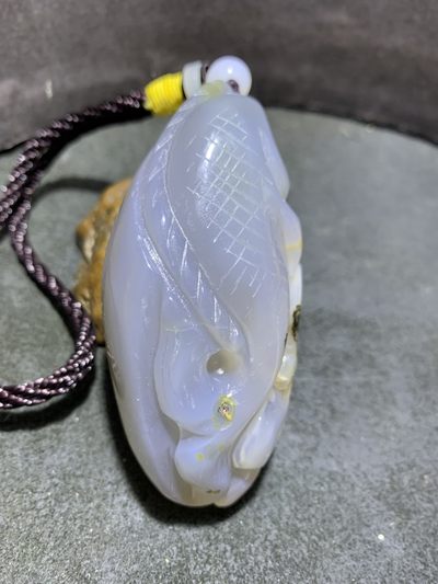 重器天然马达加斯加原皮草花纹玛瑙镂空雕刻年年有余把件一个 重器天然马达加斯加原皮草花纹玛瑙镂空雕刻年年有余把件一个