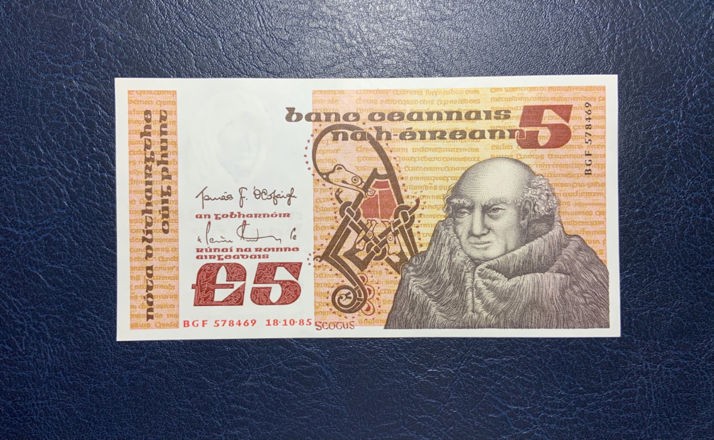 收藏联盟Quantum Auction 第212期拍卖  爱尔兰1985年5镑 品相UNC 边角微瑕 如图所示