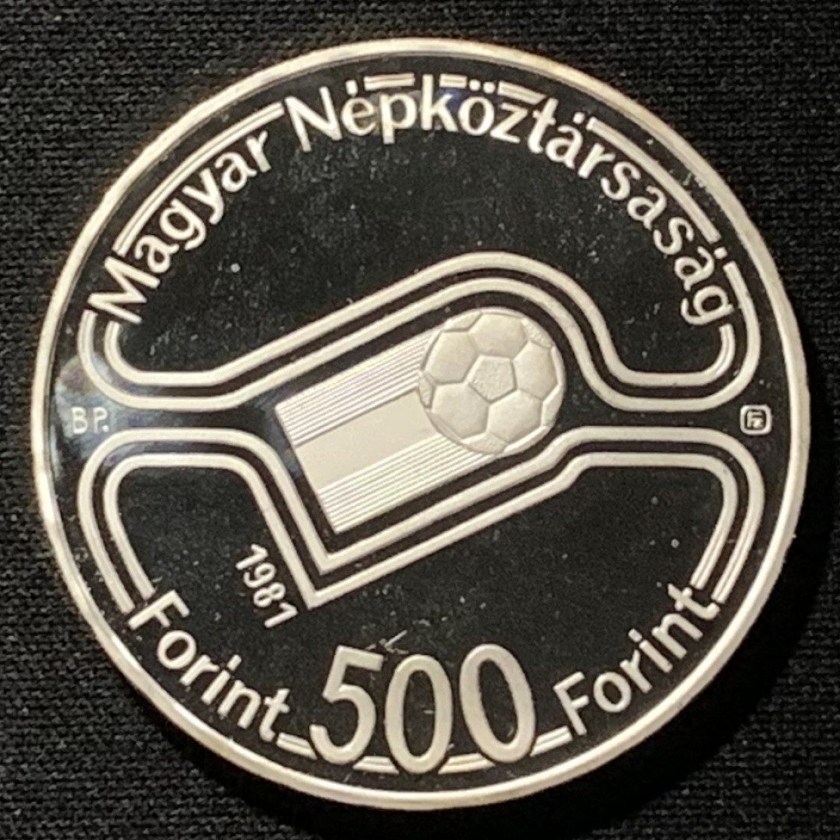 紫瑗钱币——第249期拍卖 匈牙利 1981年 西班牙世界杯 足球 500福林 28克 0.64银 精制 德国原装卡