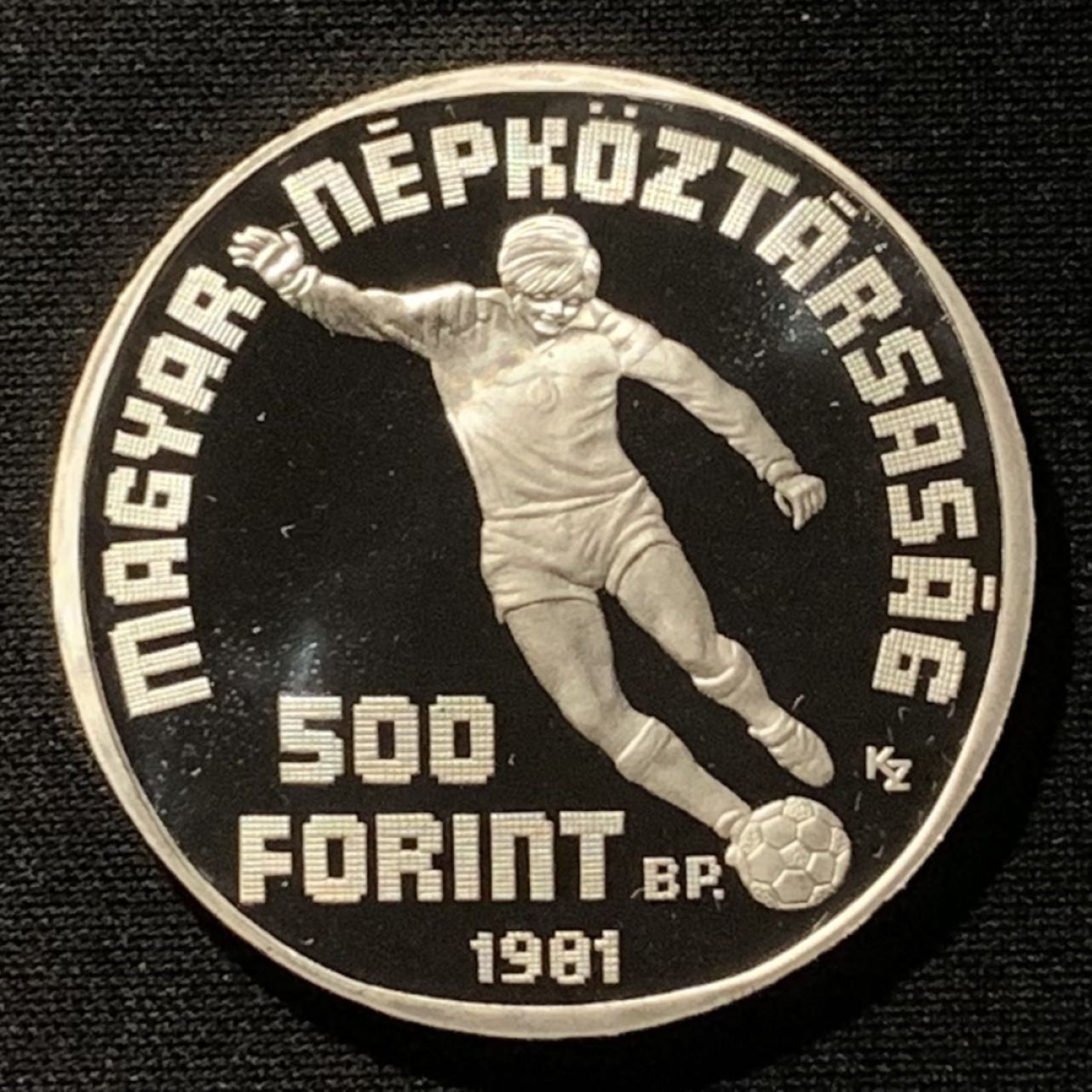 紫瑗钱币——第249期拍卖 匈牙利 1981年 西班牙世界杯 带球 500福林 28克 0.64银 精制 德国原装卡