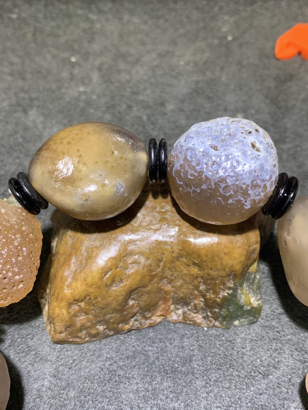 放一条福利！精美天然戈壁黑糖心玛瑙原石大手串一条