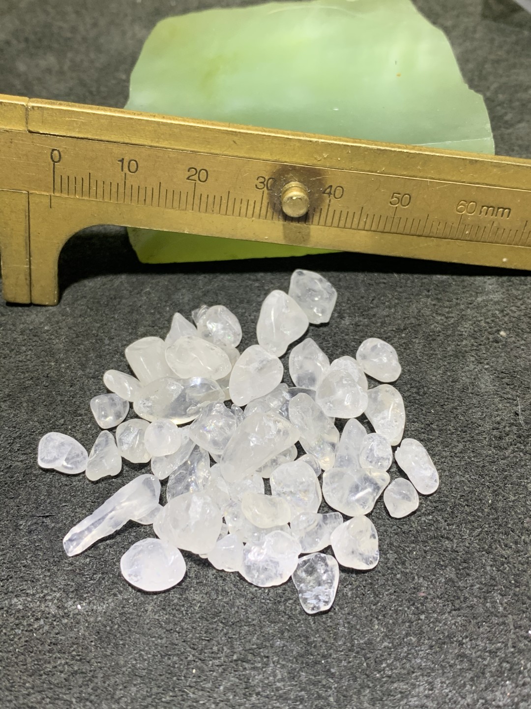精美天然白水晶小碎石一组！