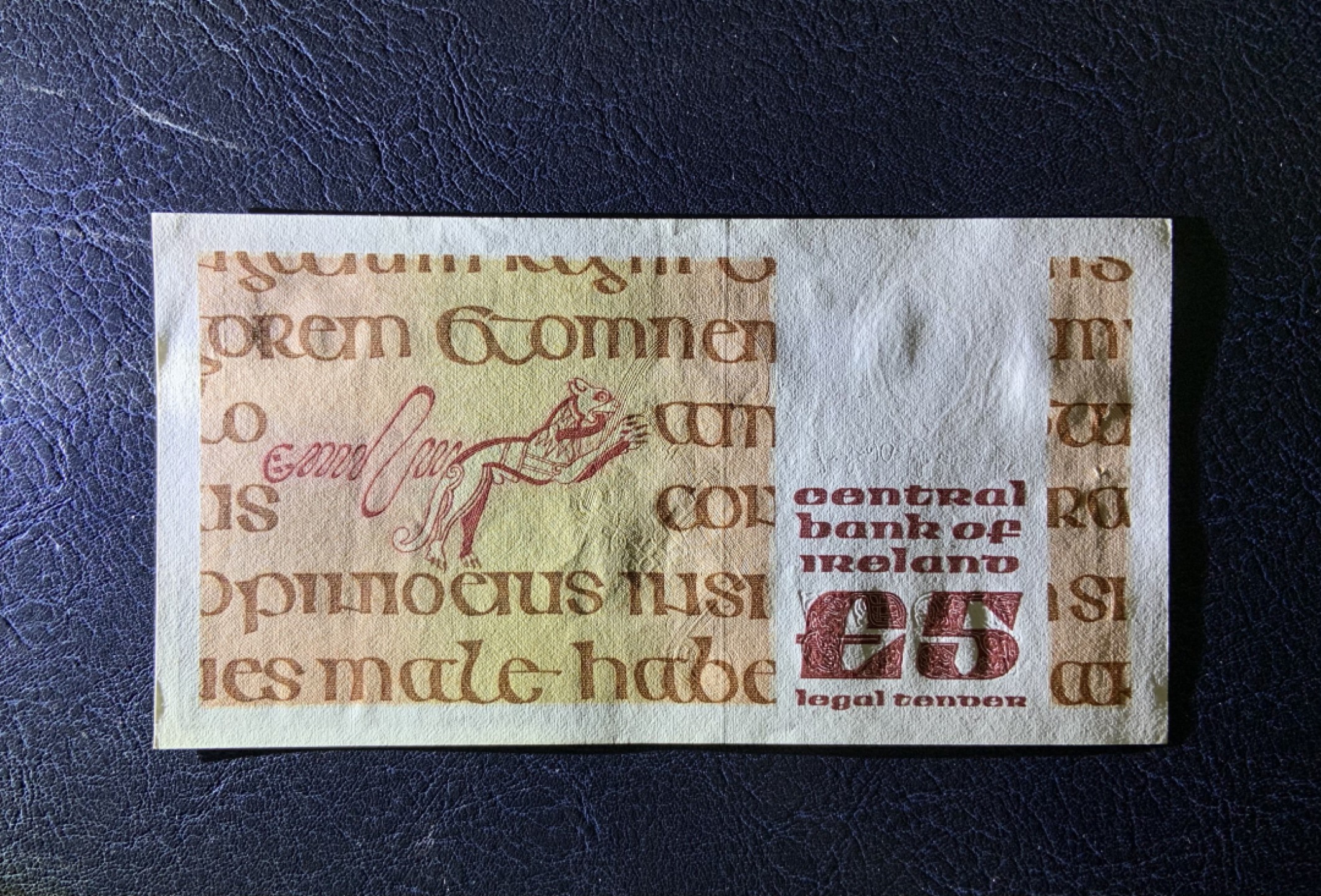 收藏联盟Quantum Auction 第212期拍卖  爱尔兰1985年5镑 品相UNC 边角微瑕 如图所示