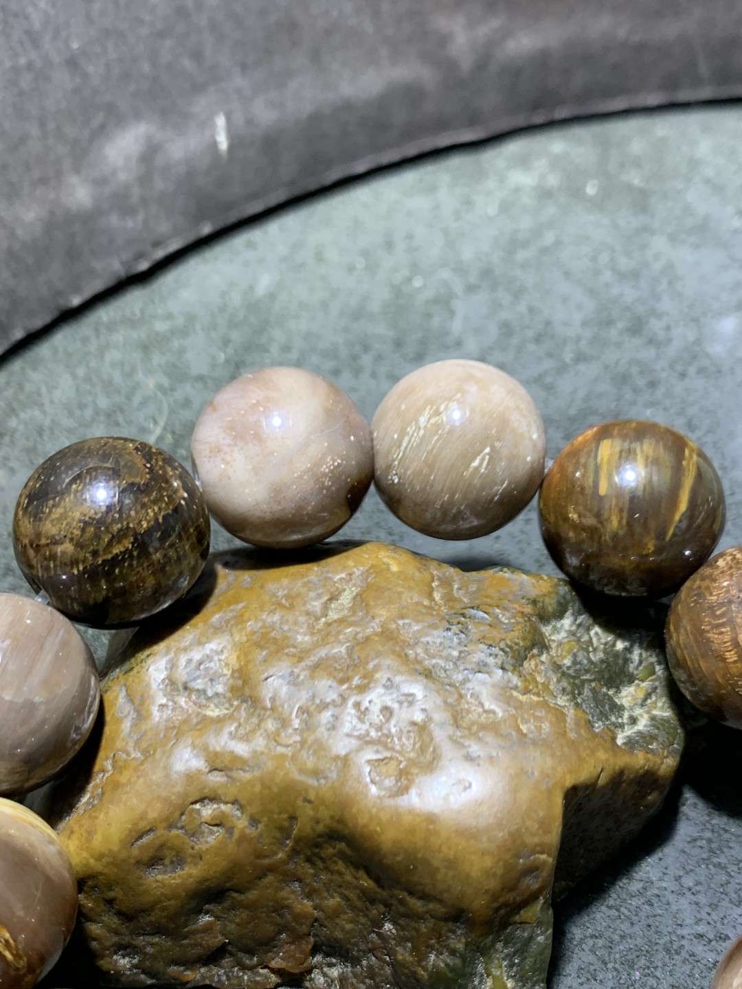 天然缅甸树化玉（木化玉）手串一条