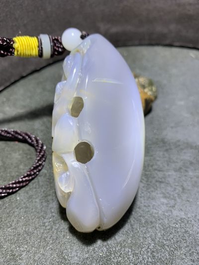 重器天然马达加斯加原皮草花纹玛瑙镂空雕刻年年有余把件一个 重器天然马达加斯加原皮草花纹玛瑙镂空雕刻年年有余把件一个