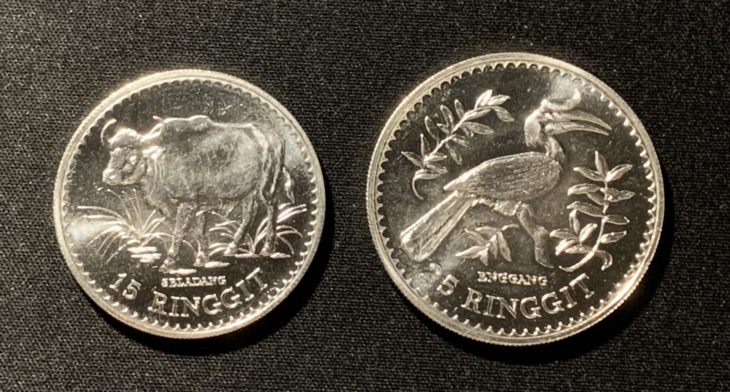 紫瑗钱币——第249期拍卖 马来西亚 1976年 珍惜野生动物 牛 犀鸟 15 25林吉特 银币 2枚一组 UNC