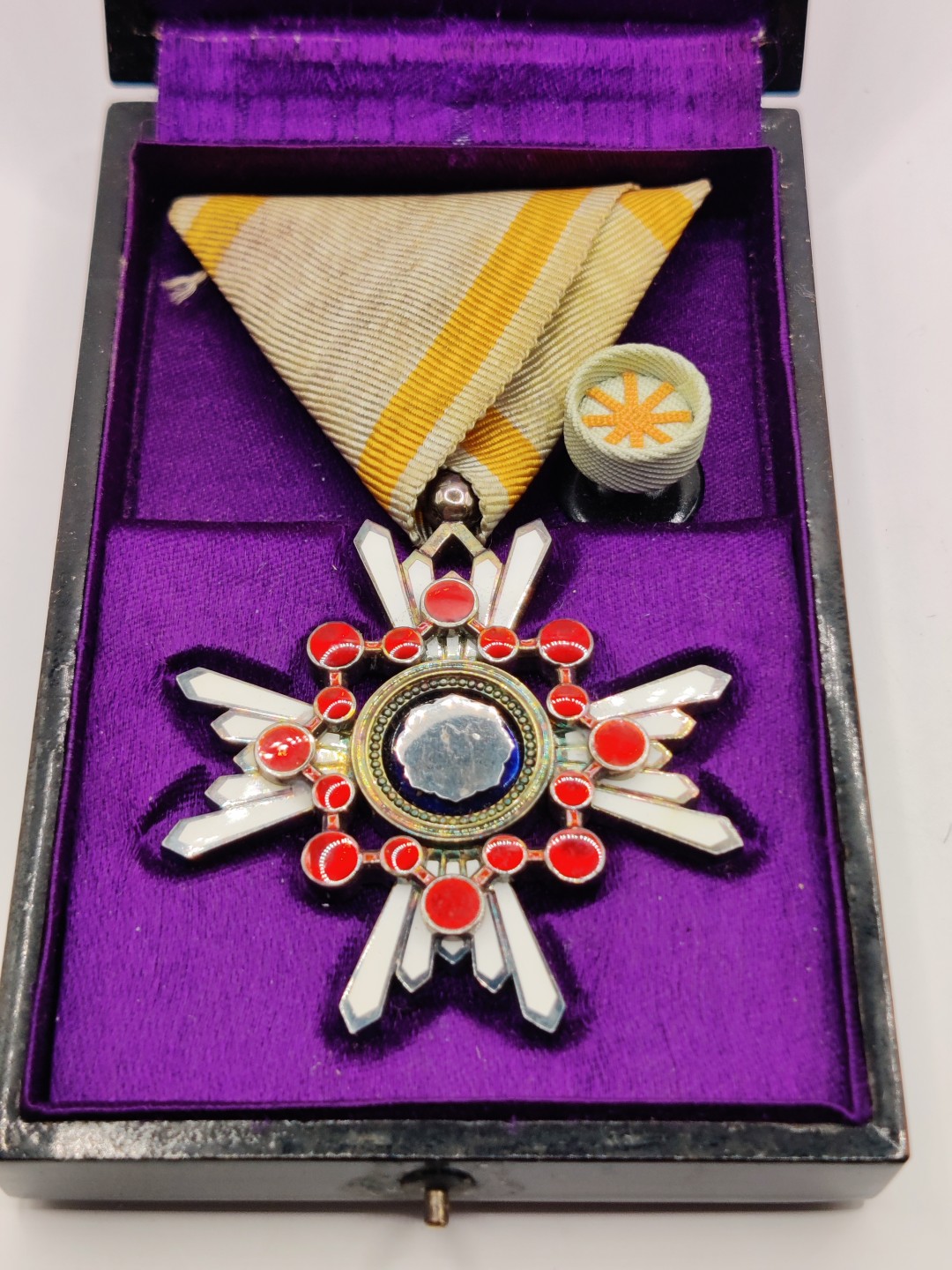 全场0元起拍 第18期 咸鱼国勋章拍卖专场 11月30日（周三）下午6：00开始 美品 日本二战时期 五等瑞宝章 带略