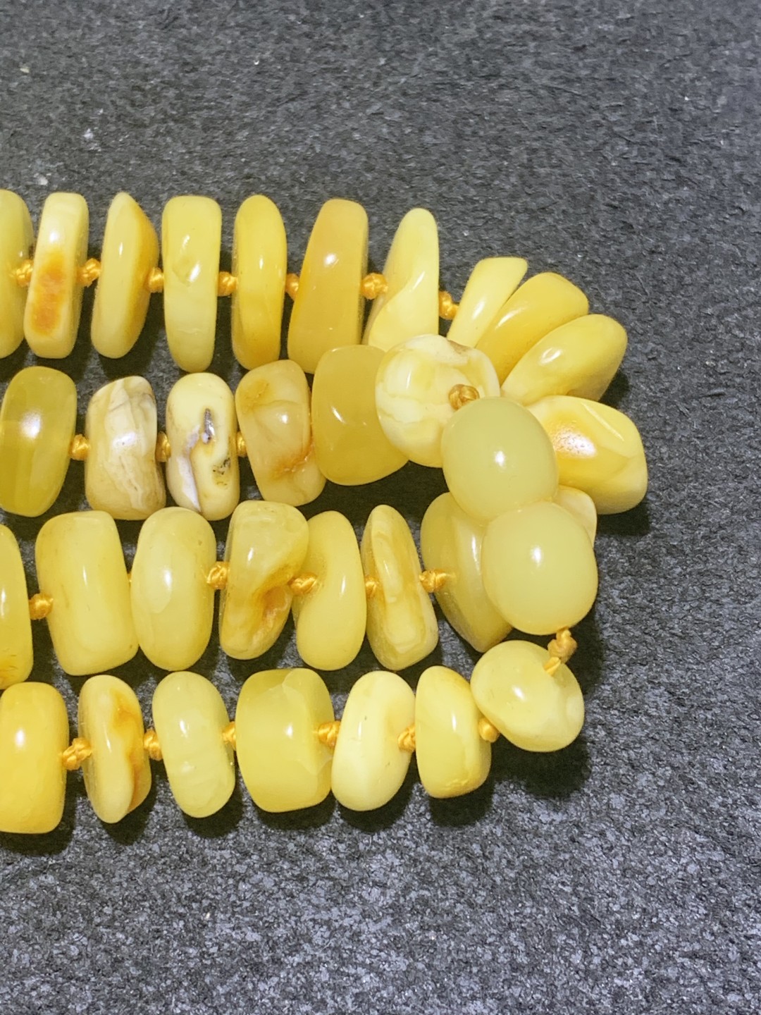 天然蜜蜡随形塔链一条，