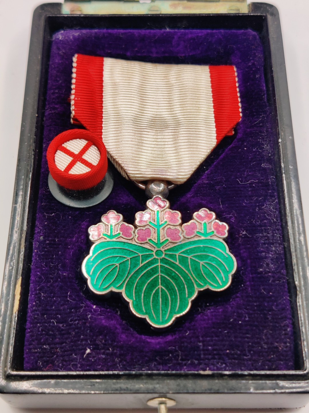 全场0元起拍 第18期 咸鱼国勋章拍卖专场 11月30日（周三）下午6：00开始 日本二战时期七等青叶章 银制带略 品相如图