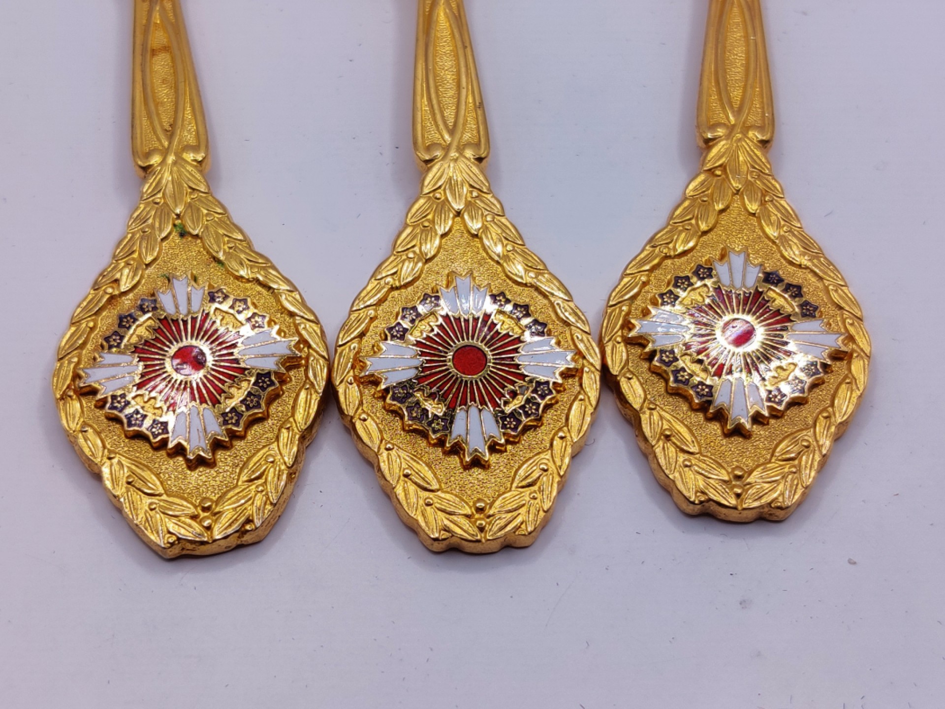 全场0元起拍 第18期 咸鱼国勋章拍卖专场 11月30日（周三）下午6：00开始 日本叙勋纪念餐具一套 七宝烧工艺 尚美堂制作