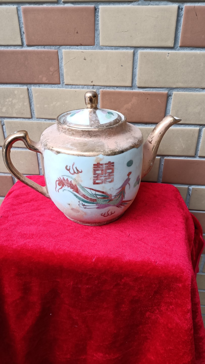 旧藏民国粉彩鎏金茶壶