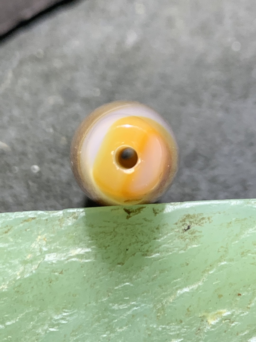 精美高玉化巴西玛瑙金沙千层纹天珠形桶珠一个，
