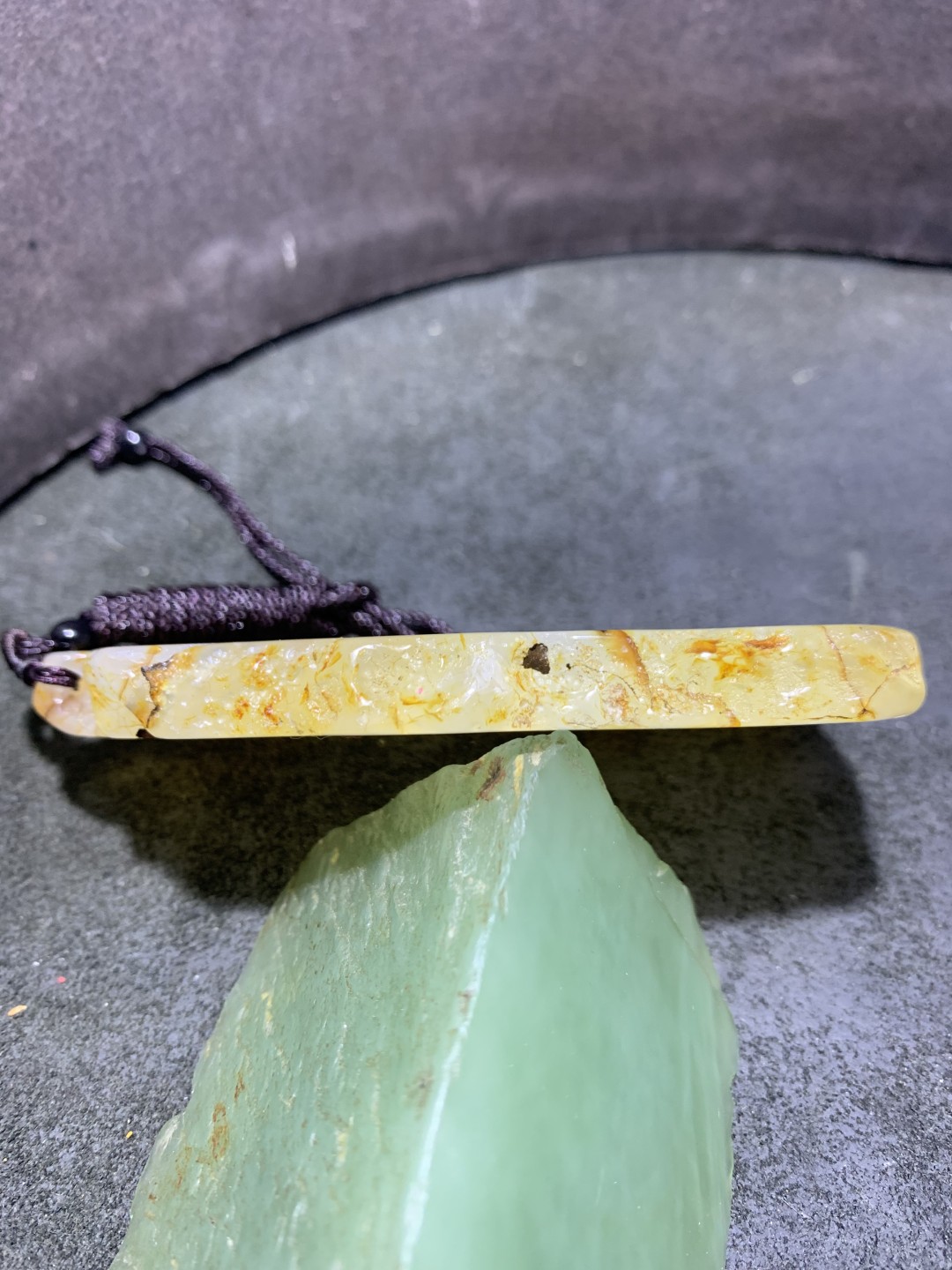 重器天然马达加斯加原皮玛瑙雕刻登山访友意境牌一块