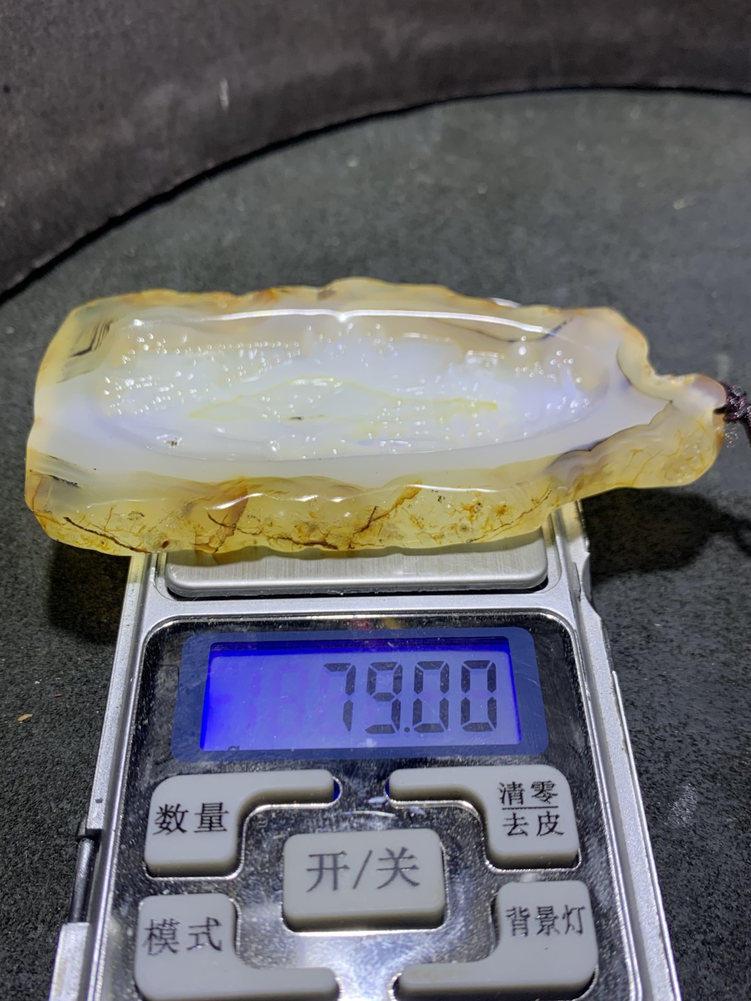 重器天然马达加斯加原皮玛瑙雕刻登山访友意境牌一块