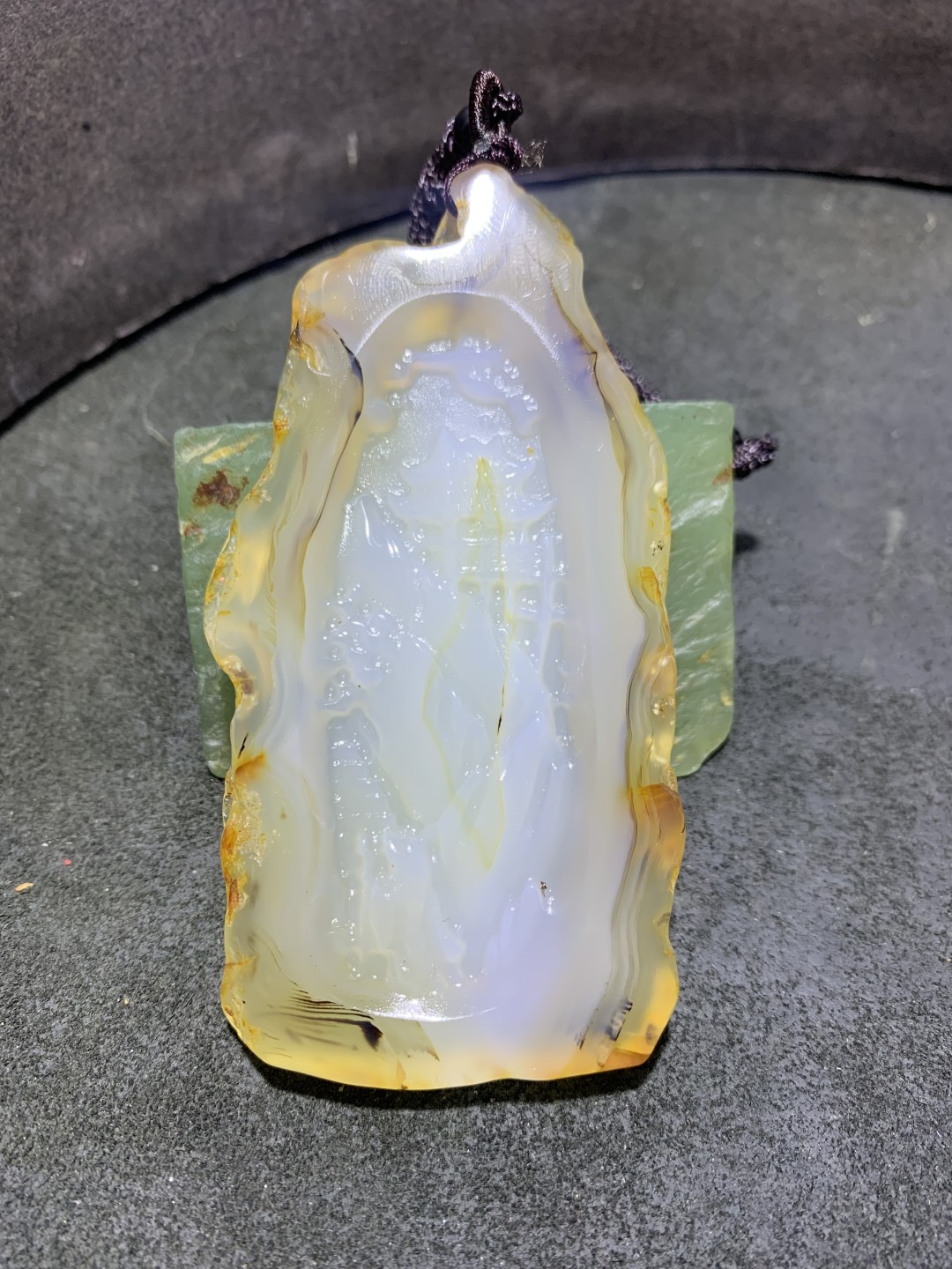 重器天然马达加斯加原皮玛瑙雕刻登山访友意境牌一块