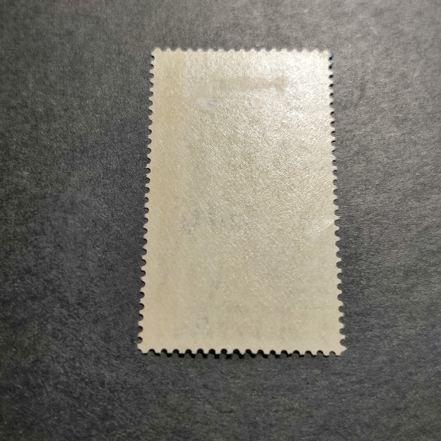 洪涛臻品批发群  精选邮票限时拍卖第一百零四期 1948乔治六世登基（伊丽莎白二世女王爸爸） 原胶润亮轻贴 左上两齿染色