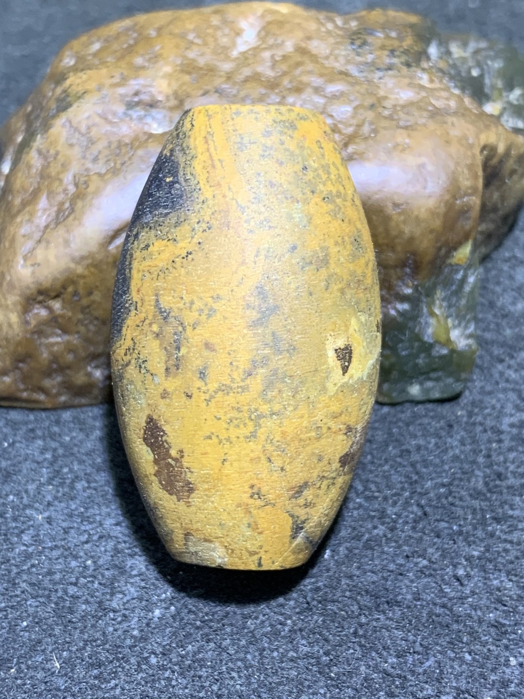 精美亚光九眼页岩大天珠一颗！