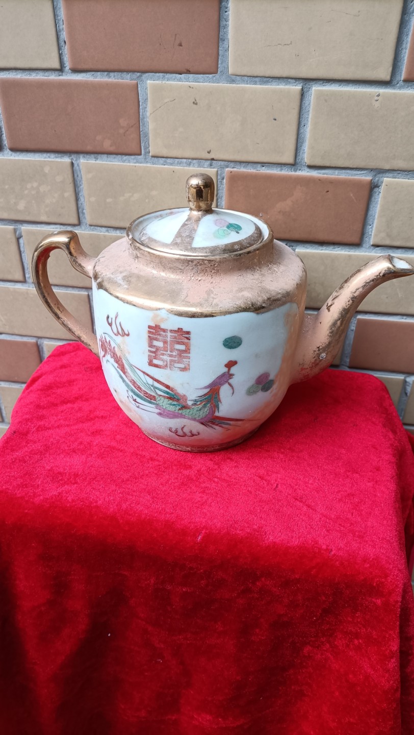 旧藏民国粉彩鎏金茶壶