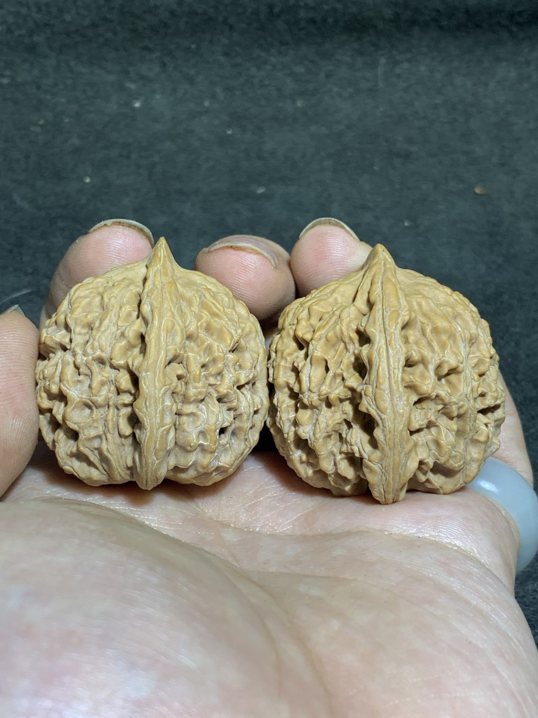 精美小众水龙纹狮子头文玩核桃一对！