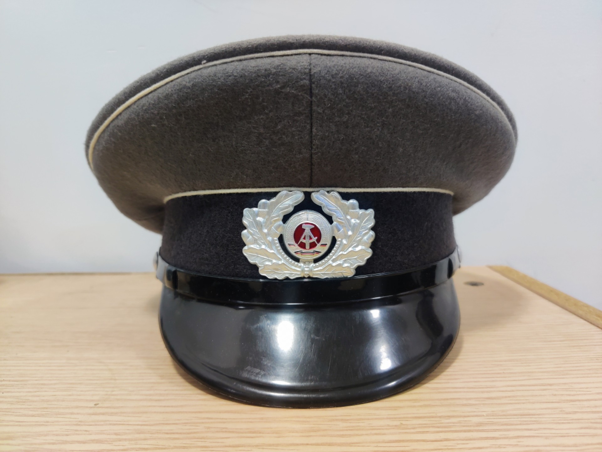 全场0元起拍 第19期 咸鱼国勋章拍卖专场 12月4日（周日）下午6：00开始 东德陆军士官大檐帽 57cm