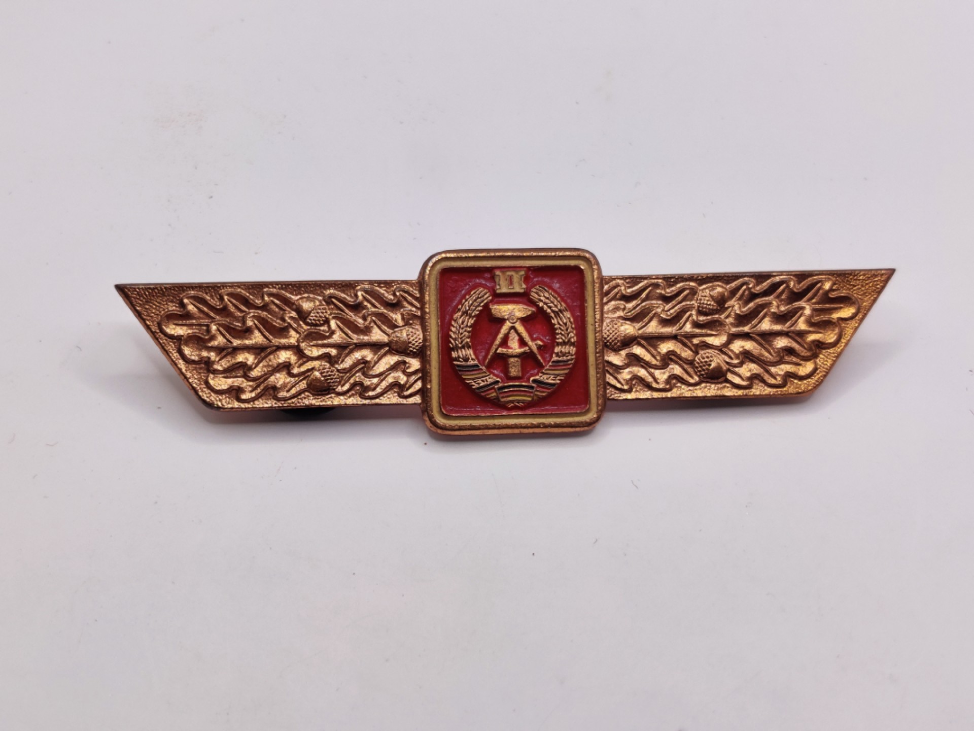 全场0元起拍 第19期 咸鱼国勋章拍卖专场 12月4日（周日）下午6：00开始 东德63版中期通用二级技能章