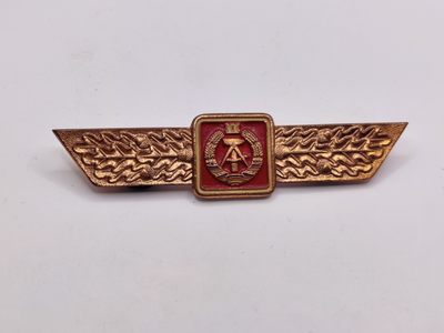 全场0元起拍 第19期 咸鱼国勋章拍卖专场 12月4日（周日）下午6：00开始 - 东德63版中期通用二级技能章