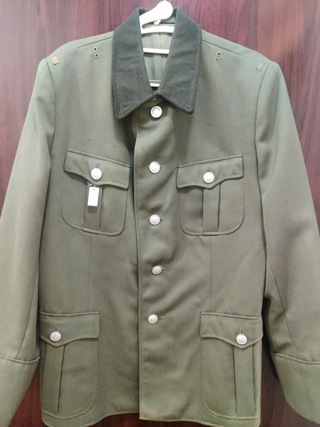 全场0元起拍 第19期 咸鱼国勋章拍卖专场 12月4日（周日）下午6：00开始 东德陆军军官早期小标黑领上衣 g48尺码