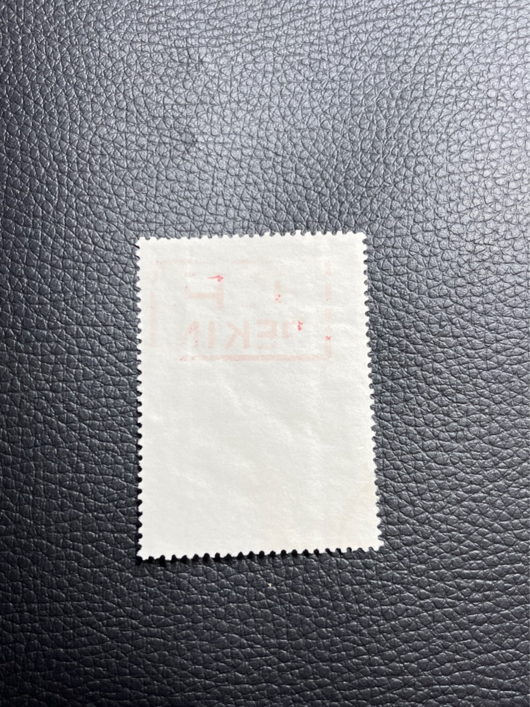 洪涛臻品批发群  精选邮票限时拍卖第一百七十七期 文2站像信销票★总筋★无裂口，无揭薄，无黄，面艳背白，如此品相的信销票品相已经非常好了，属于信销票里的上成货。无缺齿，好品相的信销票可遇不可求！！忠爱信销票的老板把握机会！！仅此一枚，终生保真。