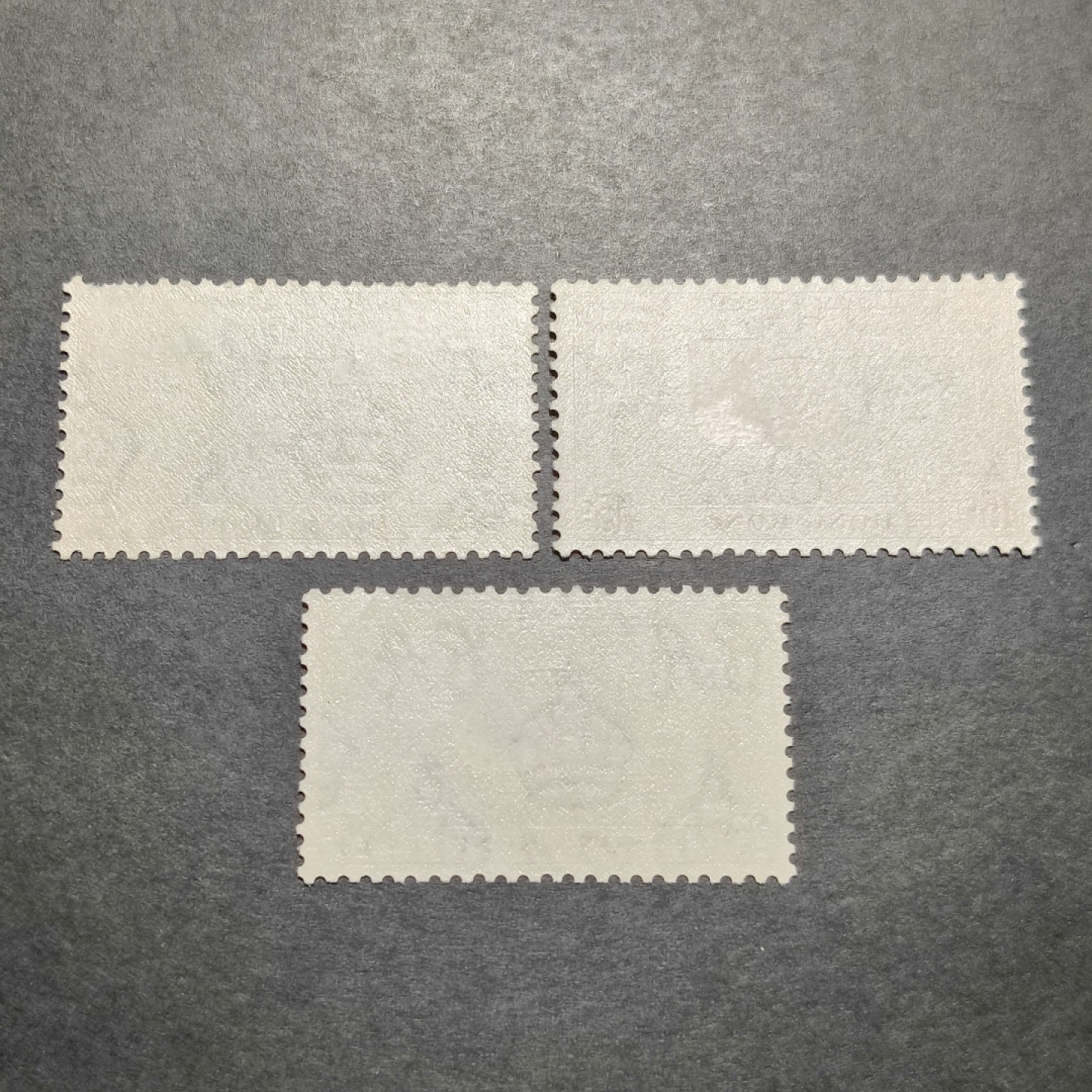 洪涛臻品批发群 精选邮票限时拍卖第九百八十期  香港1937乔治六世国王加冕 3全新 原胶润亮极轻贴 【参考图二160元】